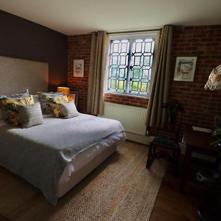 The Cholmondeley Arms Hotel Wrenbury Екстериор снимка