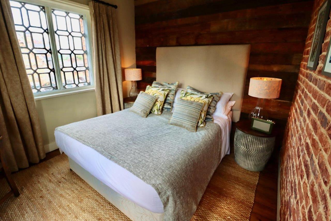 The Cholmondeley Arms Hotel Wrenbury Екстериор снимка